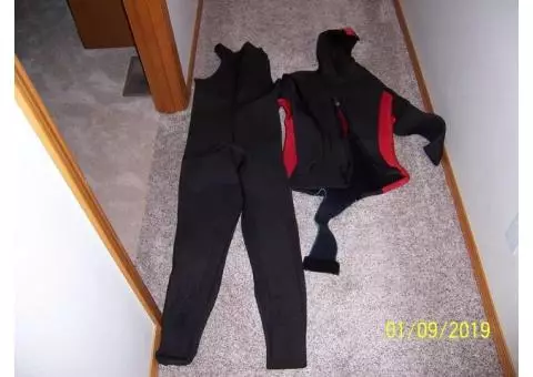 2 pc cold water wet suit