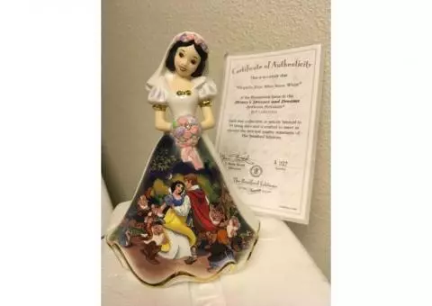 Princess SNOW WHITE WEDDING collectible bell figurine Disney NEW
