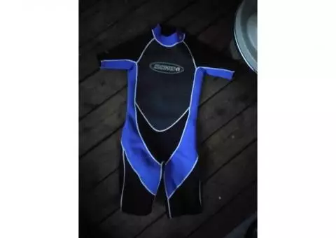 Hang-ten half body wet suit