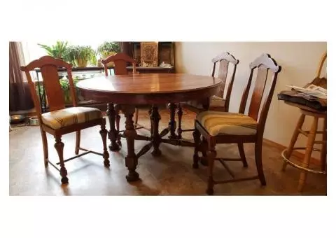 Antique oak dining room table w/ 6 chairs